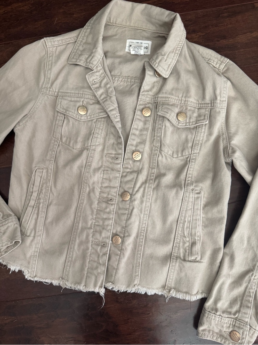 Cute 😍 Frayed Hem Denim Jacket - Picture 2 of 6